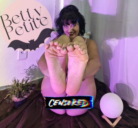 bettypetite onlyfans leaked picture 1