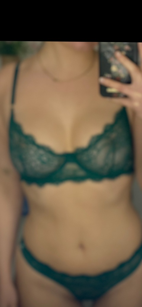 celiinee onlyfans leaked picture 1