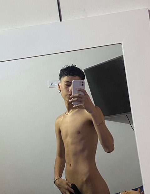 daniel.montoya01 onlyfans leaked picture 1