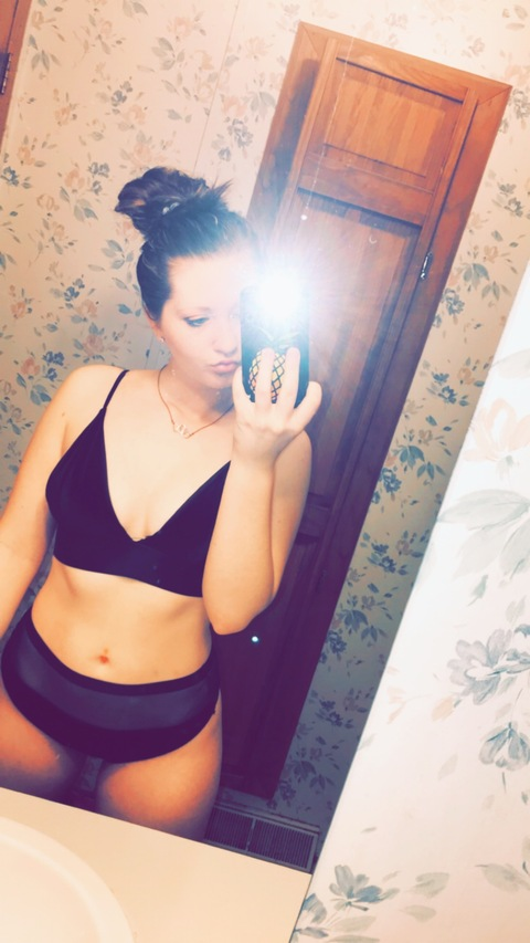 emilyculver0011 onlyfans leaked picture 1