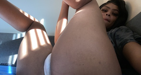 goldenbbyk onlyfans leaked picture 1