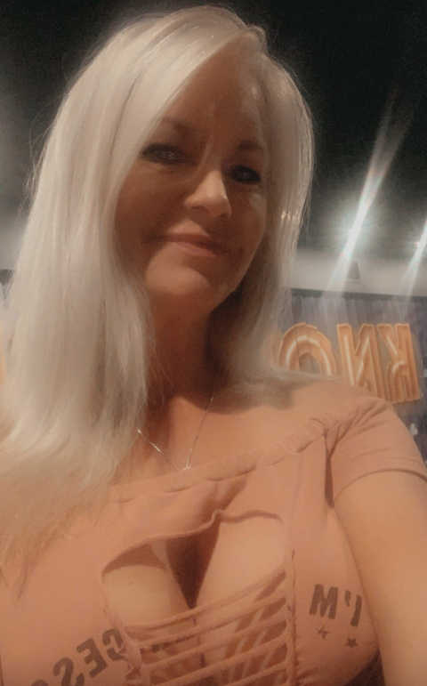 hotblondewife87.2 onlyfans leaked picture 1