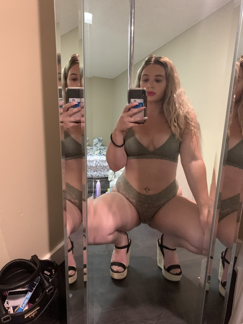 jazmineroyal onlyfans leaked picture 1