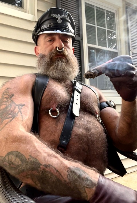 leatherpipedad1 onlyfans leaked picture 1