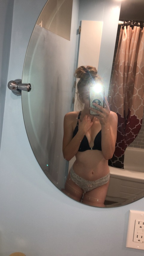 loloklol onlyfans leaked picture 1