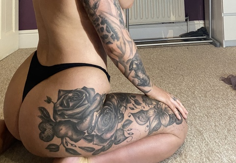 lucyb221 onlyfans leaked picture 1