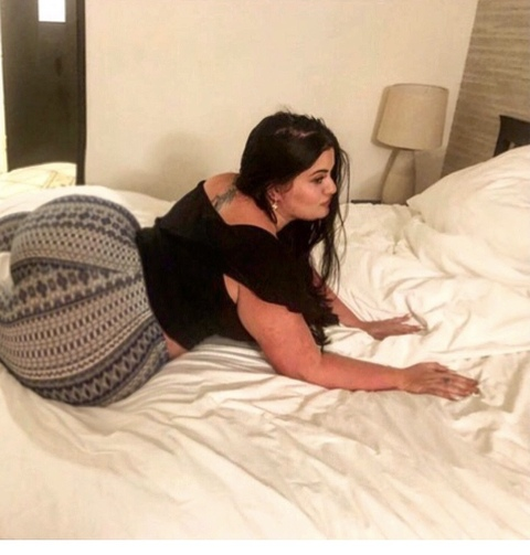 misshellykyliejuanita onlyfans leaked picture 1