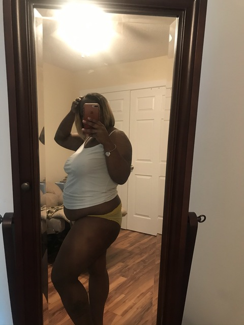 msjuicybabyr onlyfans leaked picture 1