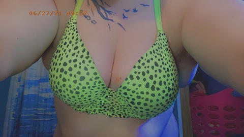 naughtymomma2021 onlyfans leaked picture 1