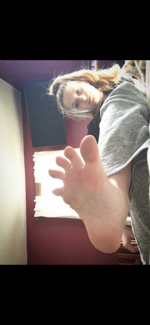 queentoes33 onlyfans leaked picture 1