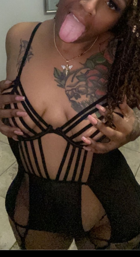 realnastyjuicy onlyfans leaked picture 1