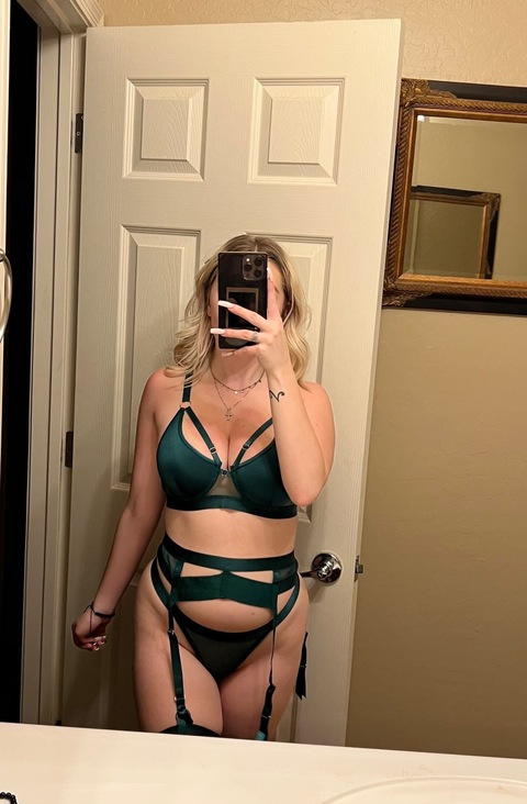 simplykels onlyfans leaked picture 1