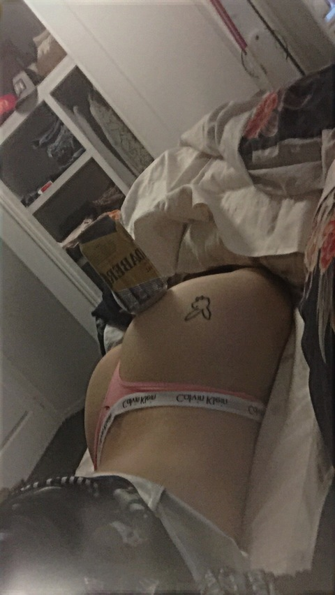strawberry_baby18 onlyfans leaked picture 1