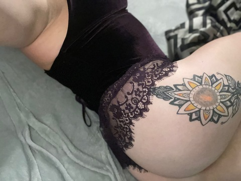 sunflowergoddess29 onlyfans leaked picture 1