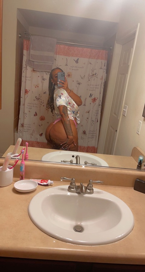 therealkaybee onlyfans leaked picture 1