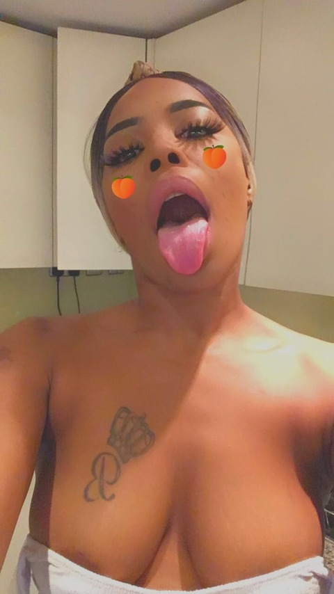 tiaralondon onlyfans leaked picture 1