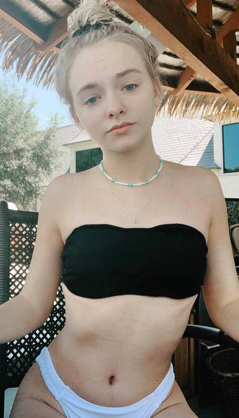 zoelaverne onlyfans leaked picture 1